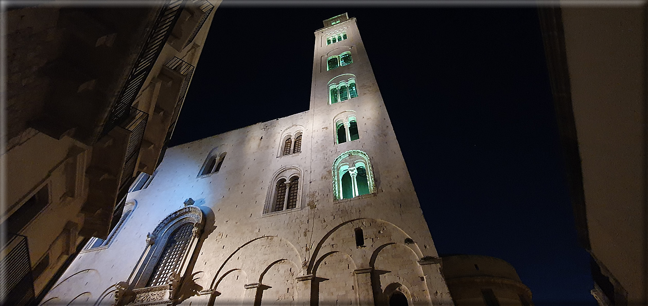 foto Bari di notte